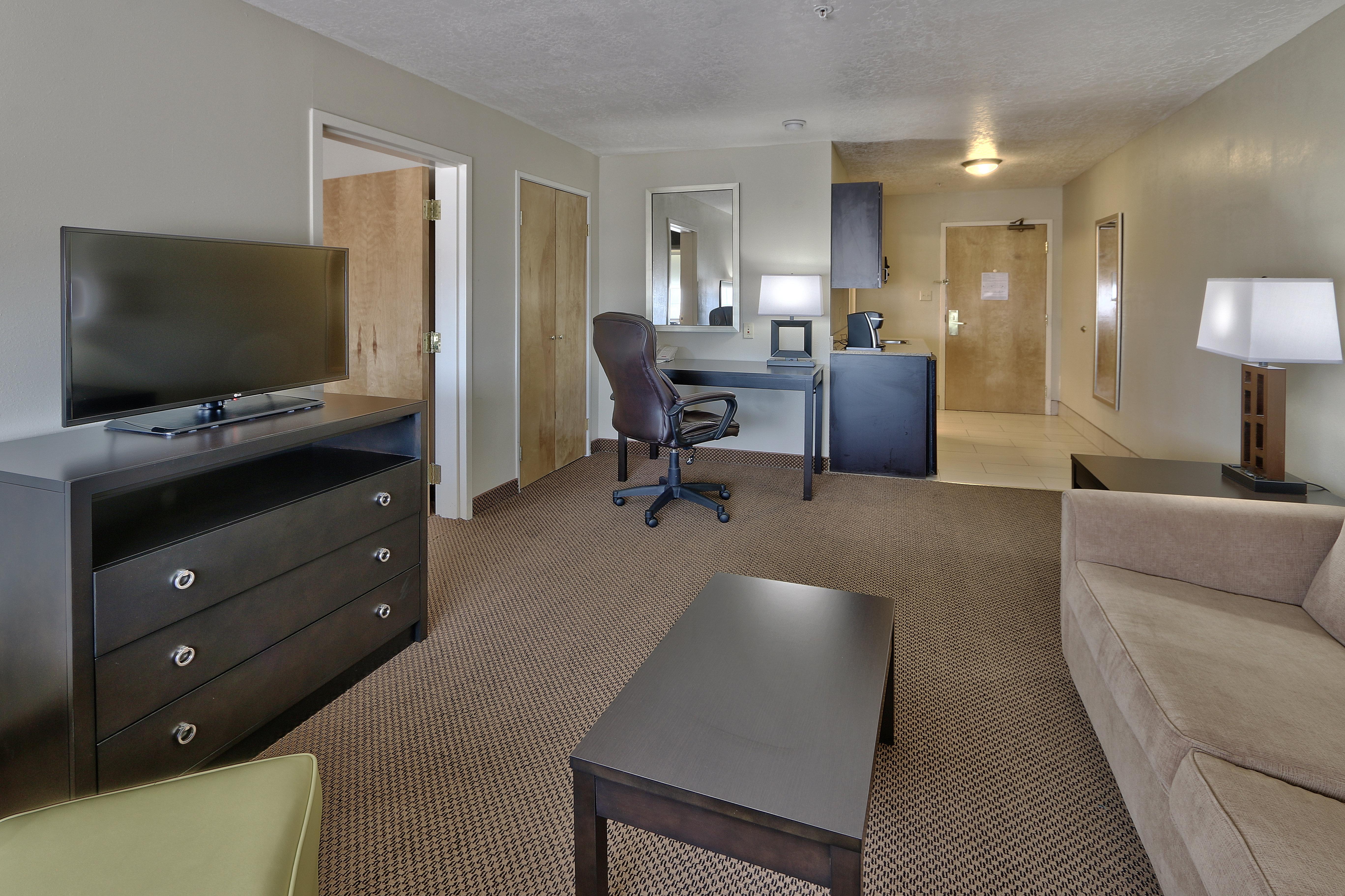 Holiday Inn Hotel & Suites Albuquerque Airport, An Ihg Hotel Exterior photo